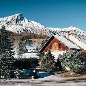  Apartment Maison L'aiguille: Mountain Retreat With Guest